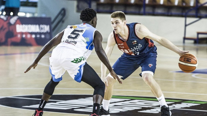 Artūrs Kurucs ACB līgā debitēja 19 gadu un 15 dienu vecumā. Foto: Baskonia
