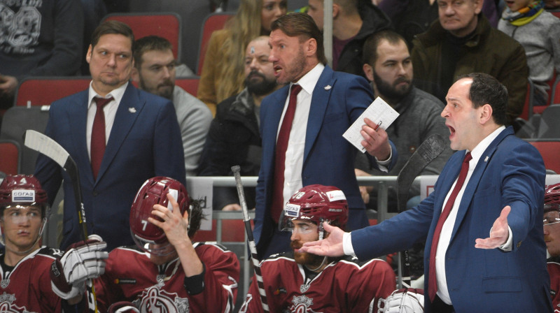 Ģirtam Ankipānam un palīgiem nāksies lauzīt galvu, kā tikt "play-off".
Foto: Romāns Kokšarovs/F64