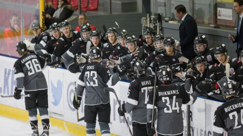 Ričards Grīnbergs (nr. 86) atzīmē vārtu guvumu. Foto: www.hkr.lv