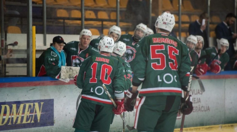 Bruno Zabis un Roberts Mamčičs. Foto: hkliepaja.lv
