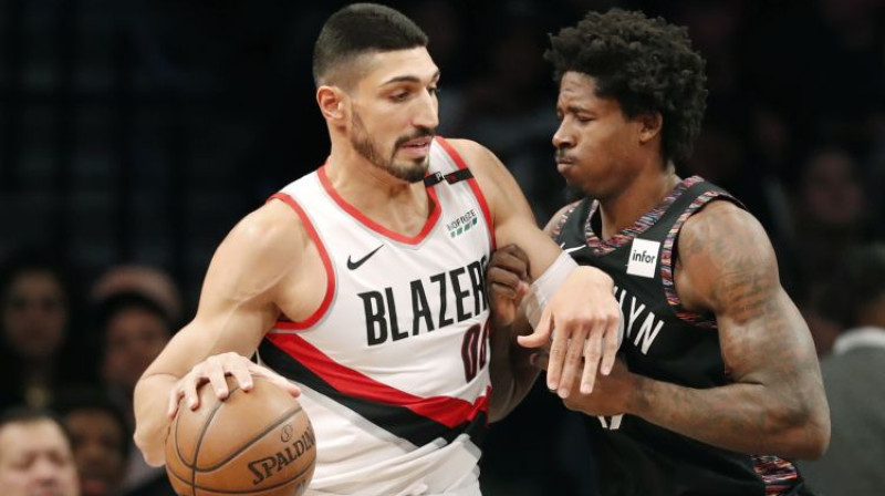 Eness Kanters "Trail Blazers" kreklā. Foto: AP/Scanpix
