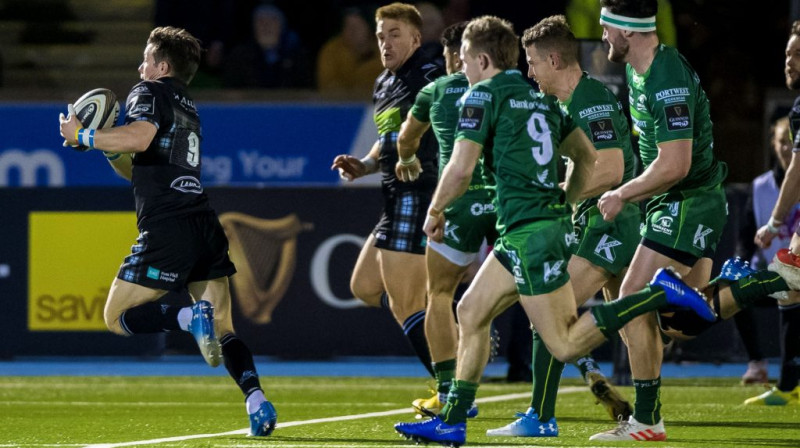 Džordžs Horns (ar bumbu) aizbēg no Konahtas aizsardzības
Foto: pro14rugby.org