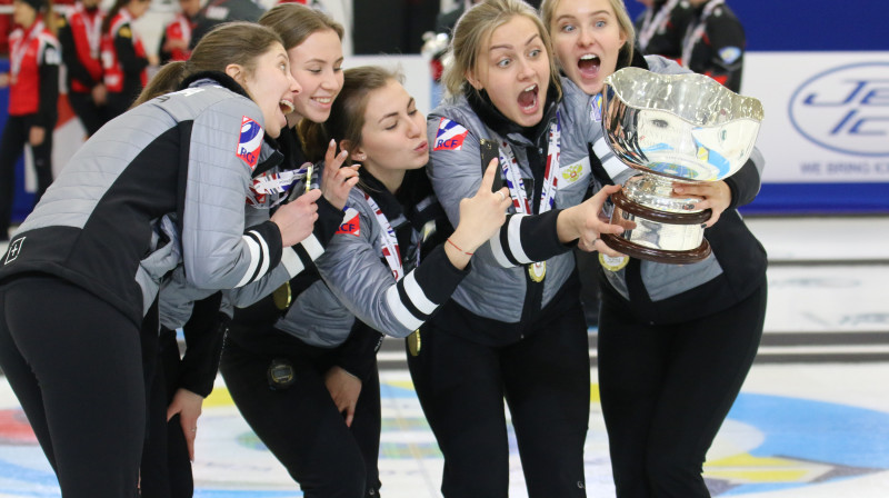Krievijas junioru meiteņu kērlinga izlase
Pasaules čempiones 2019
Foto: WCF / Rachel MacRae