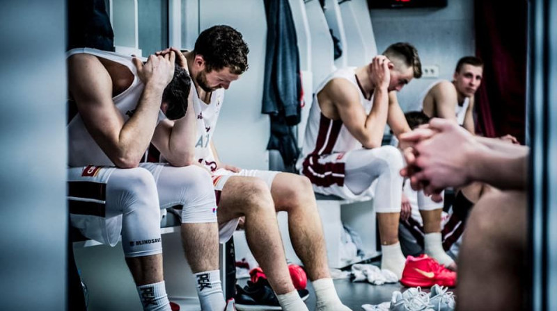 Latvijas basketbola izlases ģērbtuve pēc neiekļūšanas Pasaules kausā. Foto: Latvijas Basketbola savienība