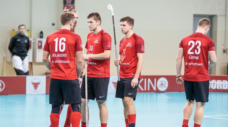 Vai "FBK Valmiera" parūpēsies par to, lai otro sezonu pēc kārtas regulārās sezonas uzvarētāji no turnīra izstājas jau ceturtdaļfinālā?
Foto: Floorball.lv