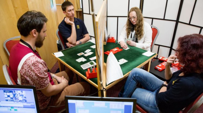 Mārtiņš Lorencs un Maija Romanovska mačā pret Angliju. Foto: eurobridge.org