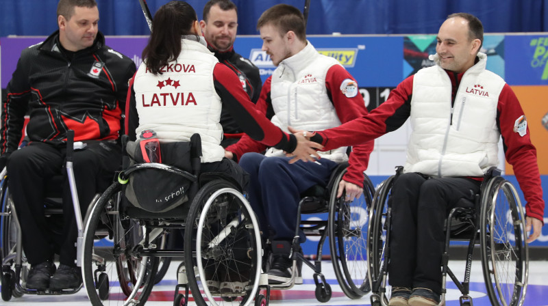 Latvijas ratiņkērlinga izlase spēlē pret Kanādu
Foto: WCF/Richard Gray