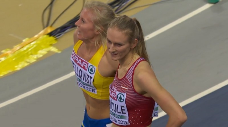 Gunta Vaičule priekšplānā. Foto: eurovisionsports.tv
