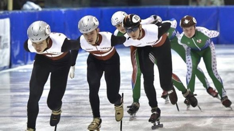 Roberts Krūzbergs (no kreisās) un Reinis Bērziņš. Foto: instagram.com/shorttrackteamlatvia/