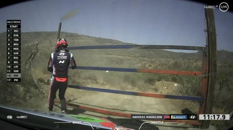 Stūrmanis dodas atvērt vārtus