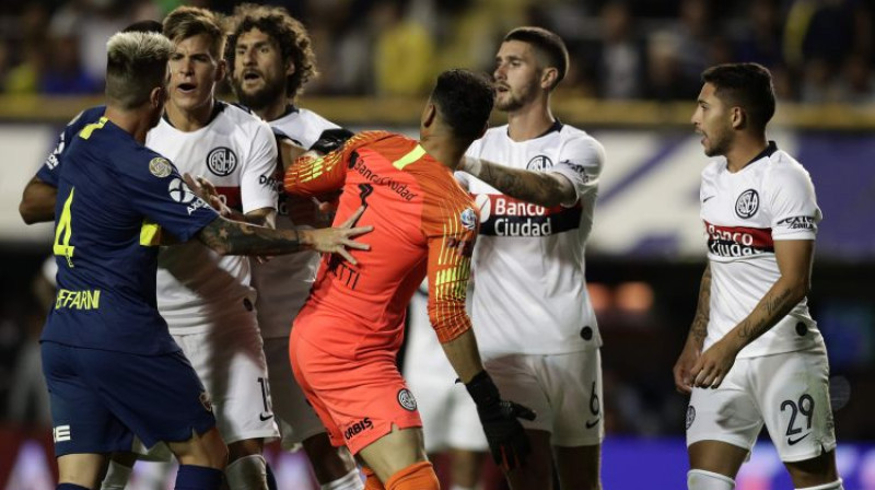 Asumi pēc Bufarini izpildītā trika. Foto:AFP/Scanpix