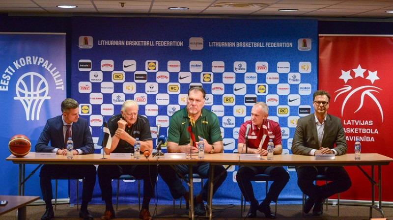 Latvijas, Igaunijas, Lietuvas basketbola līgas parādi šosezon komandēja LKF prezidents Arvīds Sabonis un LMKL direktors Ģiedrs Gusts. Foto: basket.lv