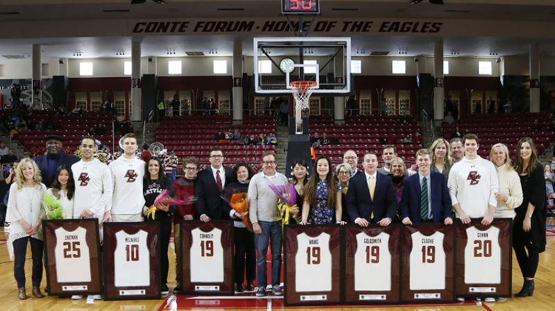 Ervīns Mežnieks (#10) absolventu vakarā 9. martā. Foto: Boston College