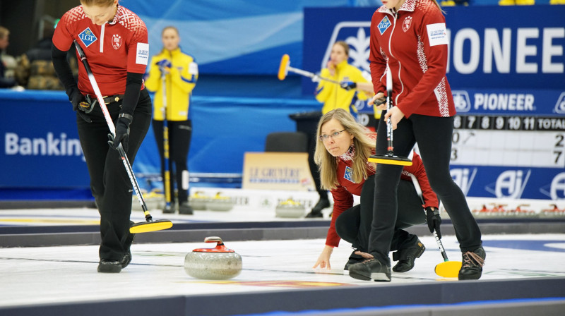 Latvijas sieviešu kērlinga izlase
No kreisās: Ieva Krusta, Iveta Staša-Šaršūne,  Evelīna Barone
Foto: Curlingzone/Jesse Wachter
