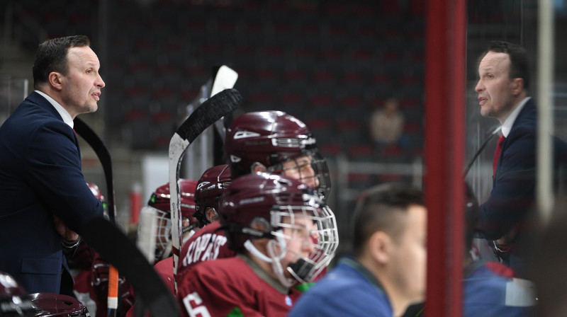 Latvijas hokeja U18 izlases galvenais treneris Oļegs Sorokins. Foto: Romāns Kokšarovs/F64