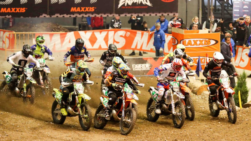 "Junior" klases sacensību starts Bilbao trasē. Foto: superenduro.org