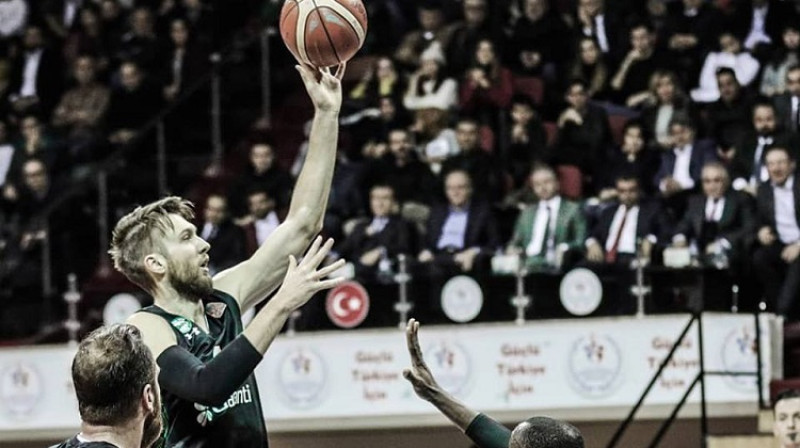 Žanis Peiners: 11 punkti uzvarā pār "Sakarya". Foto: Darussafaka