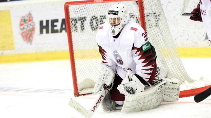 Latvijas U18 hokeja izlases vārtsargs Artūrs Šilovs. Foto: Nathalie Andersson