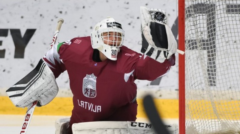 Artūrs Šilovs Latvijas U18 izlases formā. Foto: IIHF.com