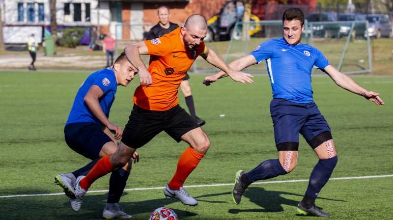 Divu vārtu autors Vitālijs Ziļs. Foto: Oļegs Baibakovs, "New Project"