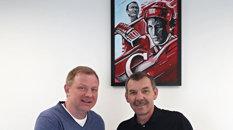 Maskavas "Spartak" ģenerālmenedžeris Aleksejs Žamnovs un galvenais treneris Oļegs Znaroks. Foto: spartak.ru