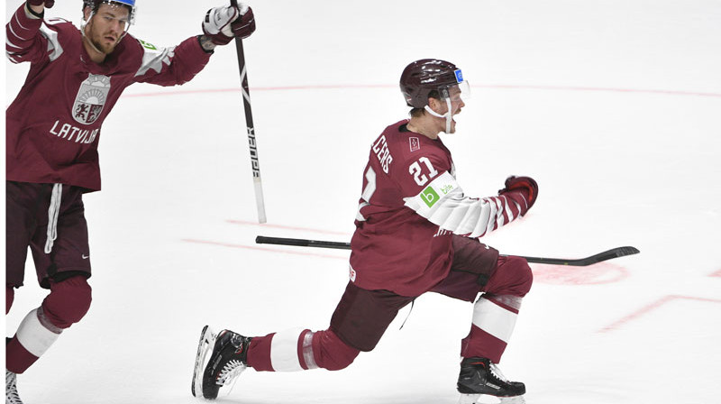 Rūdolfs Balcers priecājas par vārtu guvumu. Foto: Romāns Kokšarovs/f64
