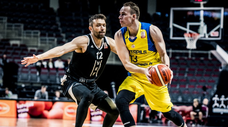 Kristaps Janičenoks pret Māri Gulbi. Foto: Renārs Koris