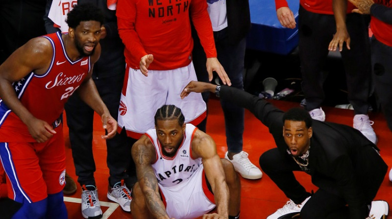 Kavai Lenards mirkli pēc vēsturiskā metiena. Foto: USA Today/Scanpix
