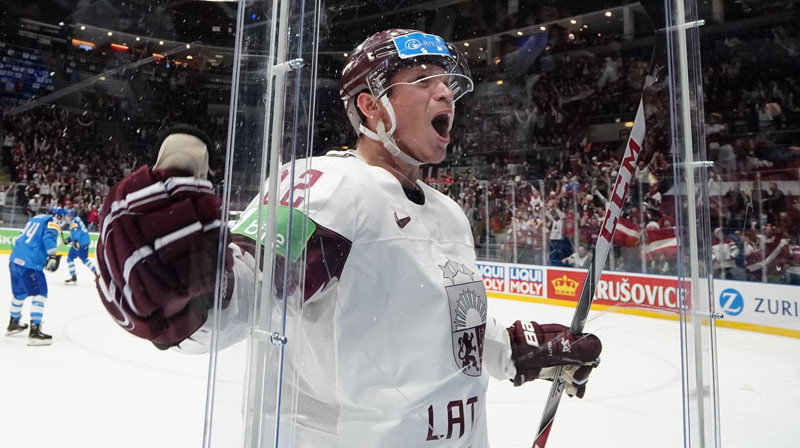 Rihards Marenis pēc vārtu guvuma mačā pret Itāliju. Foto: Romāns Kokšarovs/f64