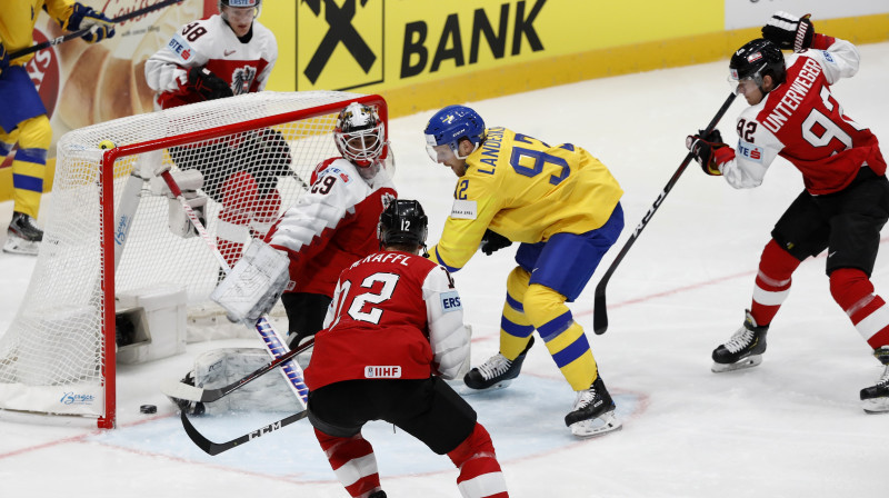 Gabrials Landeskūgs ieraida ripu Austrijas izlases vārtos. Foto: Reuters/Scanpix