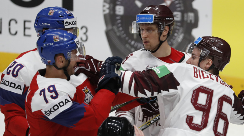 Guntis Galviņš un Māris Bičevskis pret čehiem. Foto: Reuters/Scanpix