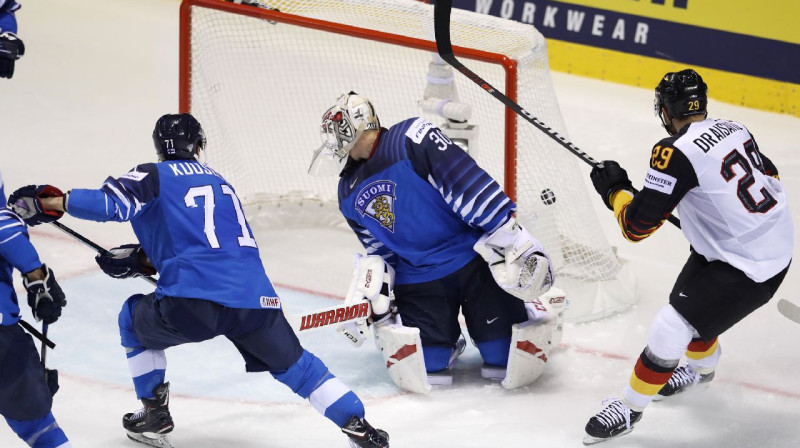 Leons Draizaitls mirkli pēc uzvaras vārtu guvuma. Foto: AP / Scanpix