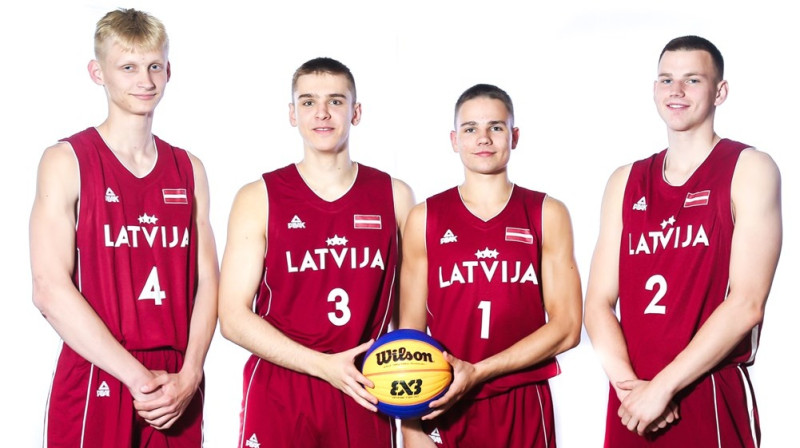 Rihards Aleksandrovs (no kreisās), Elvijs Frīdenbergs, Everts Ramza un Roberts Bērze. Foto: FIBA