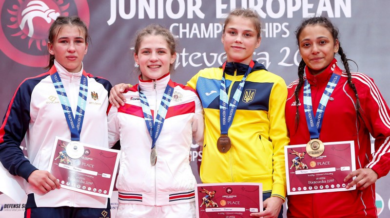 62kg pjedestāls: Irina Ringaci (Moldova), Marija Lačugina (Krievija), Katerīna Zeļeniha (Ukraina), Ramina Mamedova (Latvija). 
Foto: Martins Gābors, unitedworldwrestling.org