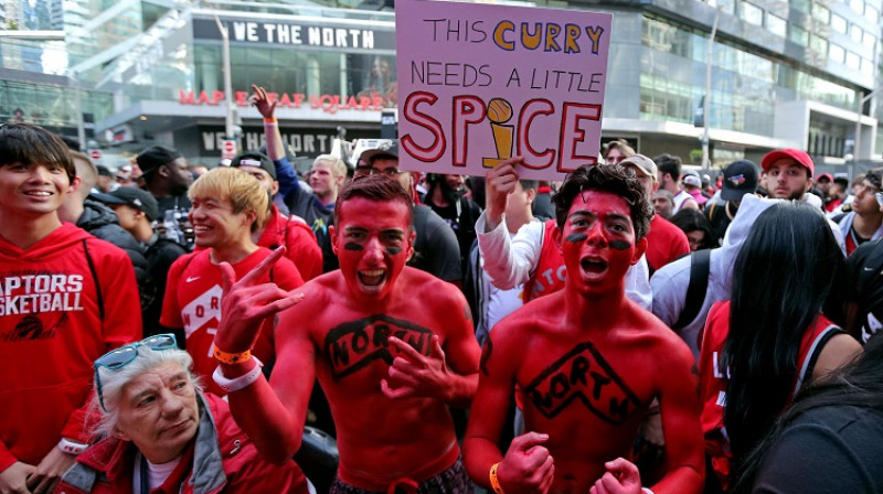 "Toronto Raptors" fani 2019. gada 2. jūnijā "Jurassic park" laukumā. Foto: USA Today/Scanpix
