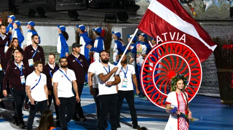 Eiropas spēļu atklāšanā Jevgeņijs Borodavko nes Latvijas karogu. Foto: Mārtiņš Mālmeisters, Latvijas Olimpiskā komiteja