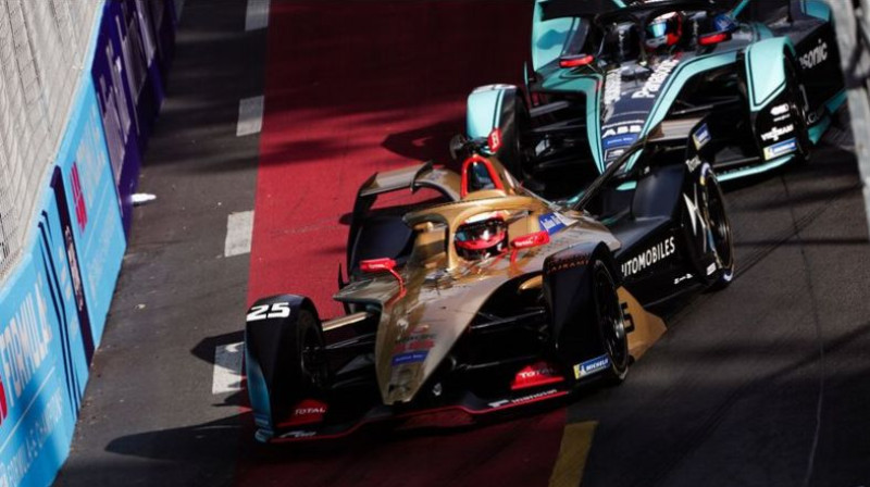 Verņa un Evansa cīņa Bernes trasē. Foto: Motorsport.com