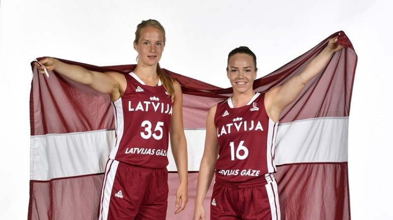 Kate Krēsliņa un Ilze Jākobsone. Foto: FIBA