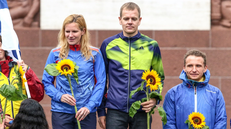 Jānis Krūmiņš (centrā) uz pasaules čempionāta goda pjedestāla. Foto: Jānis Ligats