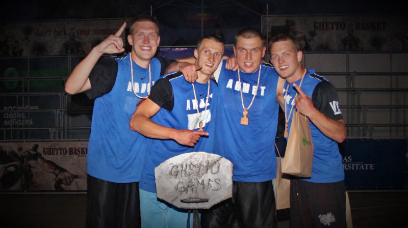 2012. gada čempionvienība "Armet" (no kreisās): Andris Justovičs, Kristaps Kanbergs, Edgars Krūmiņš, Gatis Justovičs.
Foto: Renārs Buivids