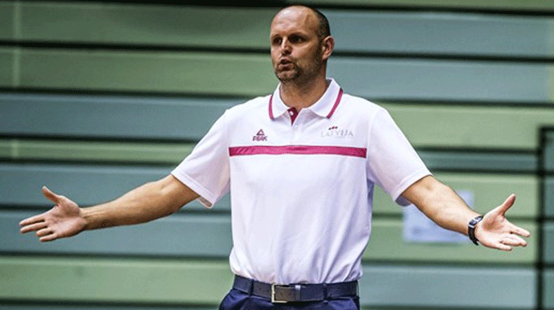 Latvijas U19 sieviešu basketbola izlases galvenais treneris Matīss Graudiņš. Foto: FIBA