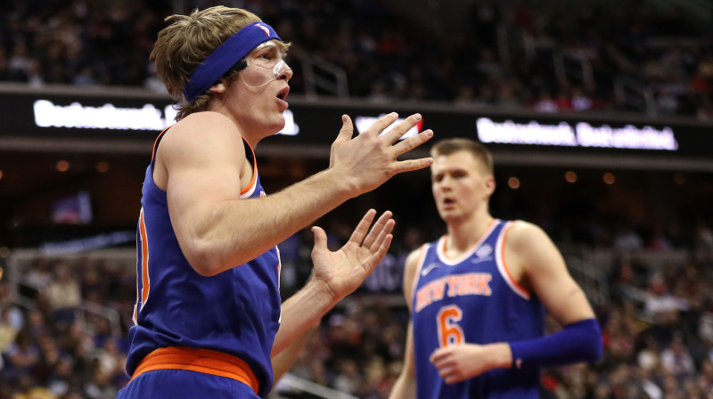 Rons Beikers un Kristaps Porziņģis vēl ''Knicks'' kreklā. Foto: AFP/Scanpix