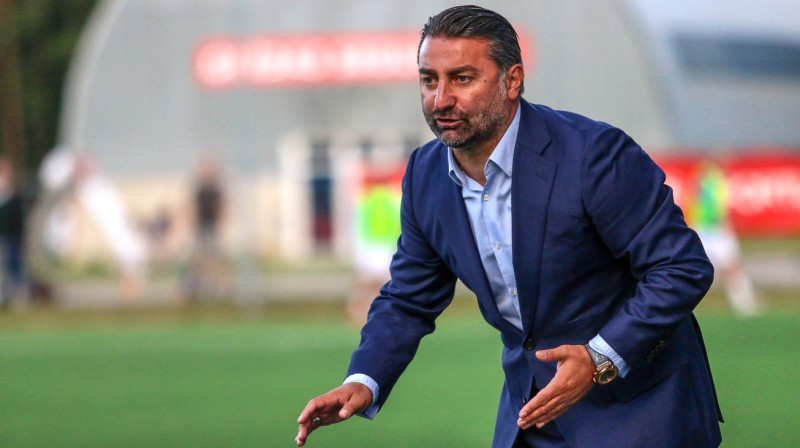 Tamazs Pertija neliekas mierā / Foto: Jānis Līgats