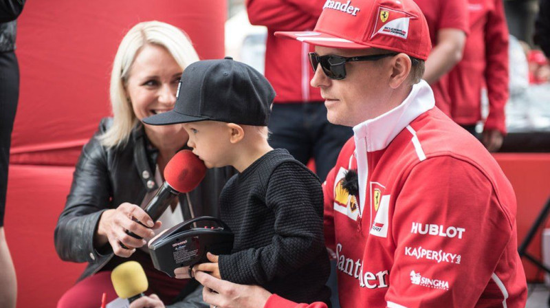 Kimi Raikonens ar dēlu Robinu. Foto: Twitter.com/fansofkr