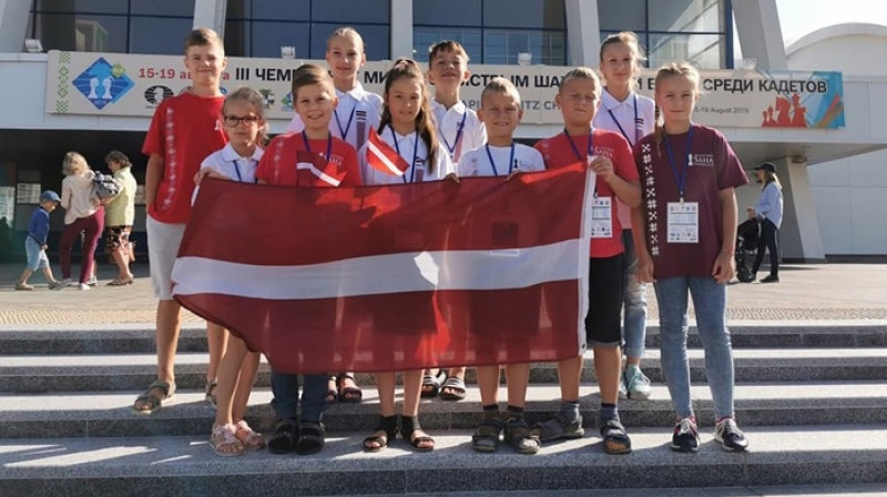 Latvijas jaunie šahisti Minskā. Foto: sahafederacija.lv