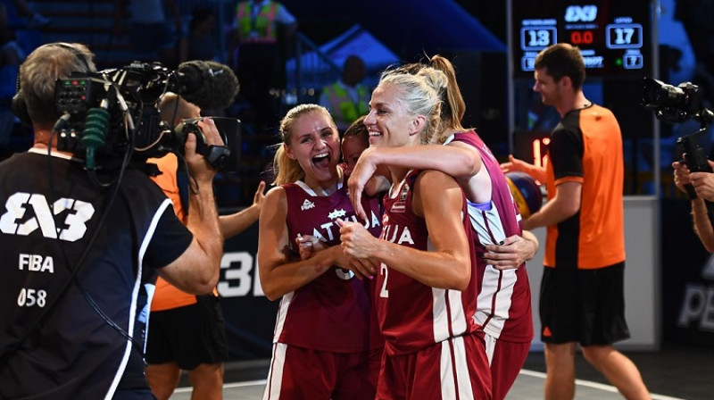 Latvijas sieviešu 3x3 basketbola izlase: Liene Stalidzāne, Baiba Eglīte, Ieva Kūlīte, Kristīna Petermane. Foto: FIBA