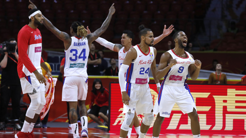 Puertoriko izlases basketbolistu prieki. Foto: Jorge Silva/Reuters/Scanpix