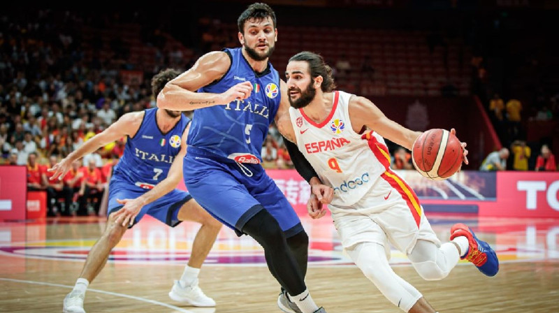Alesandro Džentile un Rikijs Rubio. Foto: FIBA