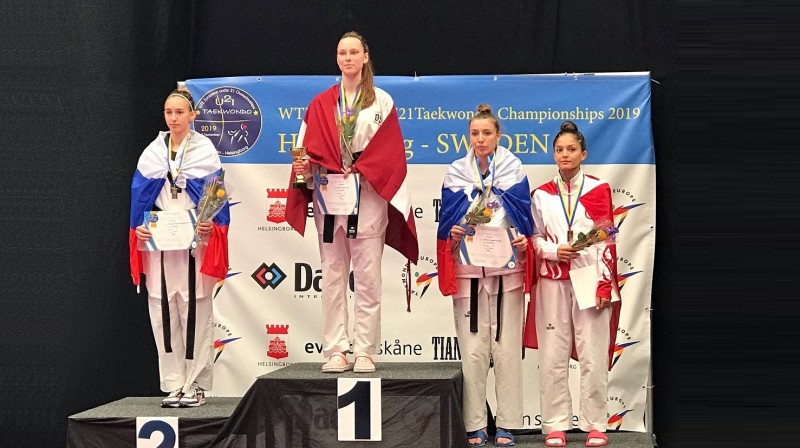 Jolanta Tarvida uz pjedestāla U21 Eiropas čempionātā. Foto: Taekwondo Europe
