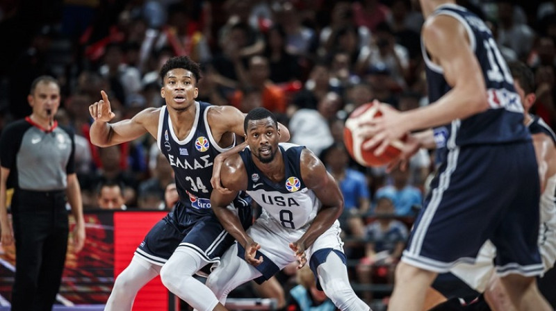 Harisons Bārnss cīņā ar Janni Adetokunbo. Foto: FIBA